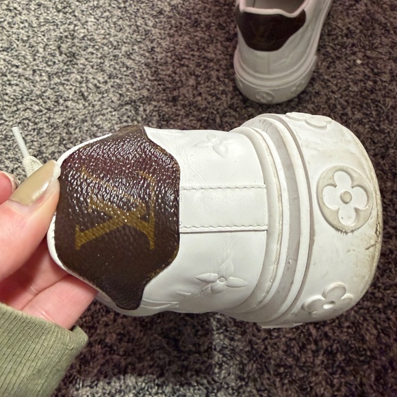 LV Shoes - Picture 2 of 16